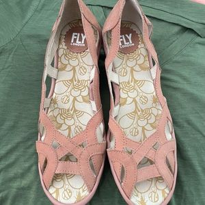 Neutral Fly London peep toe. Size 40 (fits like a size 9). Like new condition.